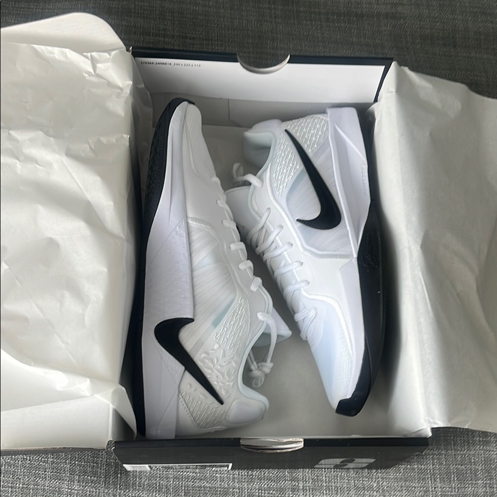 New in Box Nike Men’s White and Black Sabrina 2 TB Basketball Shoes